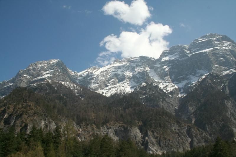 Verschneite Berglandschaft in den Alpen