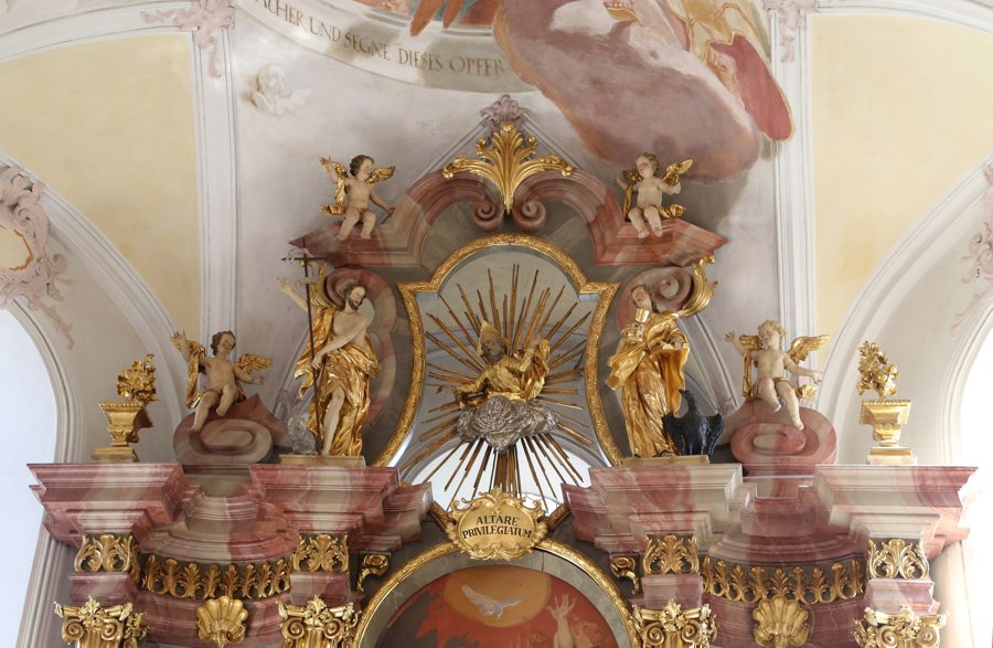 File:Hauptaltar Pfarrkirche Hl. Geist Angath-2.jpg