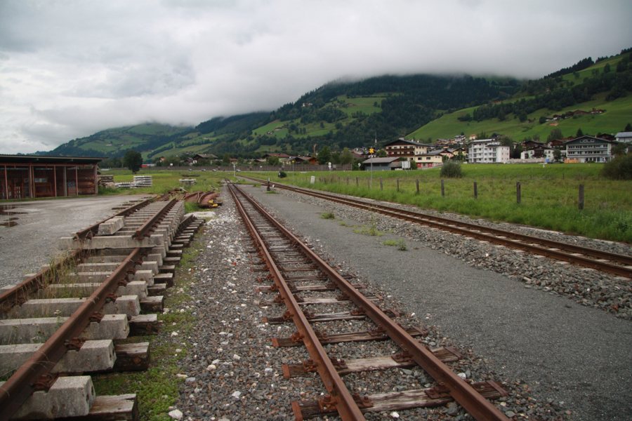 File:Railroad in Uttendorf, Salzburg Region, Austria.jpg